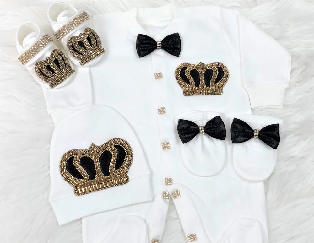 Dollbling Royal Bling Jewelry Crown Gift Clothing Sets Welcome Home Baby Rompers Mittens Bonnet Pajamas Outfit 4pcs Layette